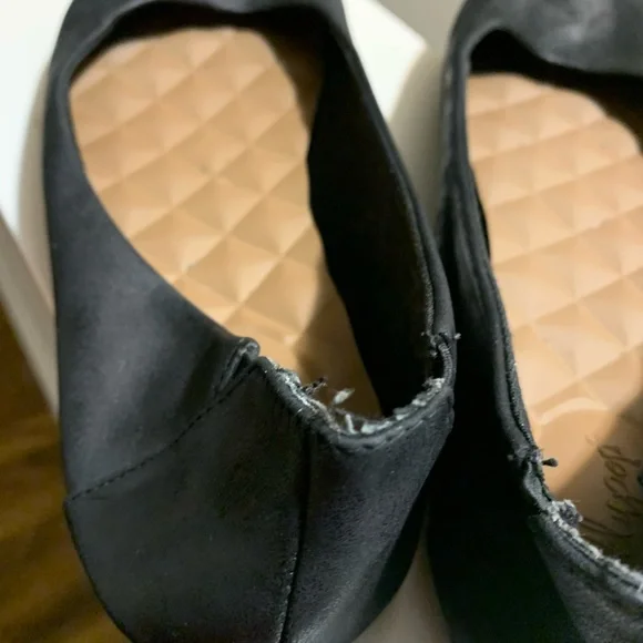 Ladies Black Flats - Picture 4 of 5